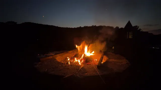 Horizontal video: Tranquil night campfire in the forest 28961812. Duration: 32 seconds. Resolution: 3840x2160