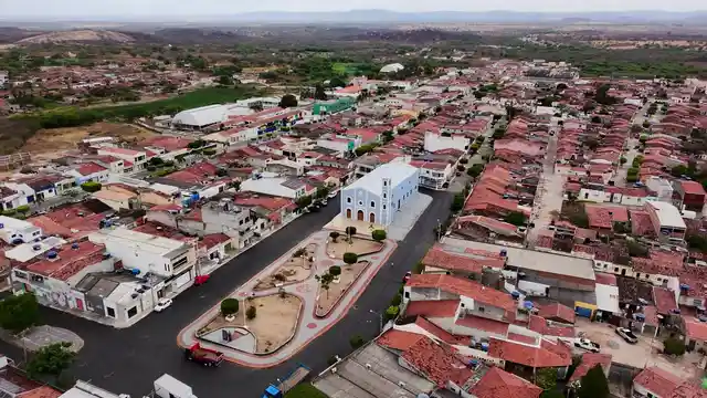 Horizontal video: Panoramic aerial view of urban neighborhood 28932661. Duration: 32 seconds. Resolution: 3840x2160