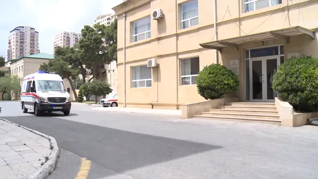 Horizontal video: Emergency response ambulance at hospital entrance 28950232. Duration: 24 seconds. Resolution: 1920x1080